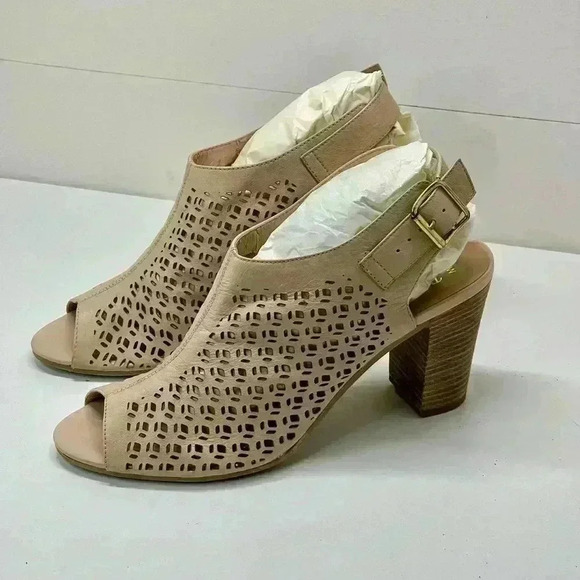 Bella Vita leather, high heel sandals, beige, a go to neutral for your closet 10 - Picture 1 of 7